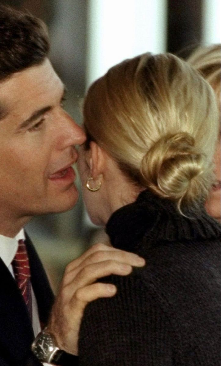 John F. Kennedy JR. ve Carolyn Bessette Aşkı Dizi Oluyor: Şıklığın ve Sadeliğin Altın Çağı