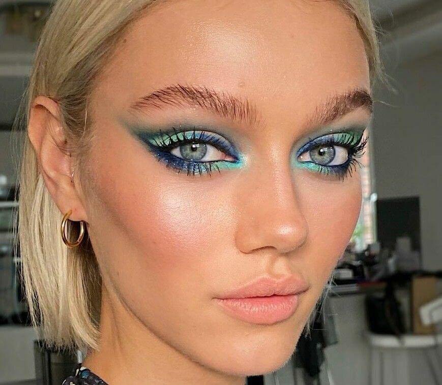 Kombinine Göre Renkli Eyeliner Seçme Rehberi