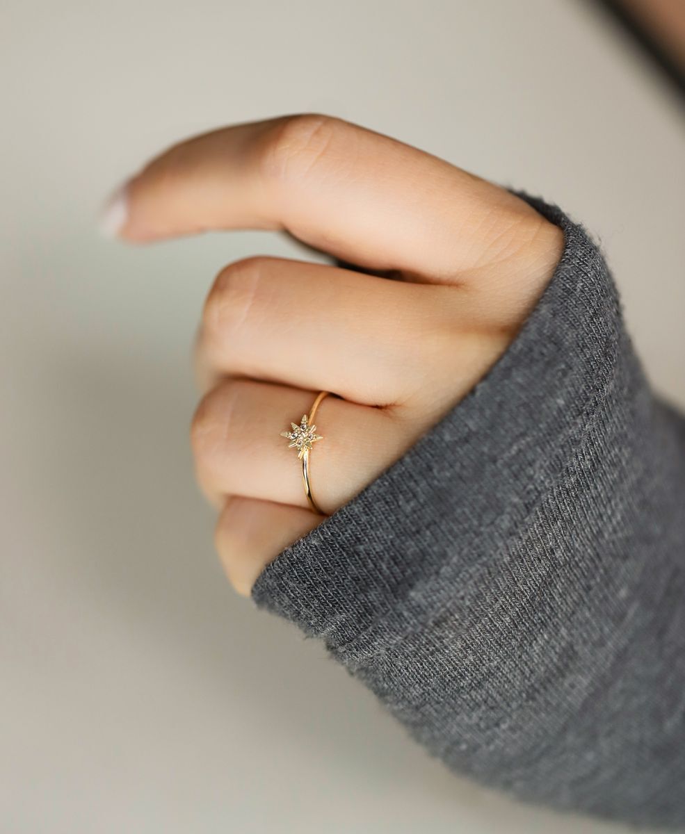 2026 Minimal Yüzük Trendleri: Tiny Rings & Stacking Stili