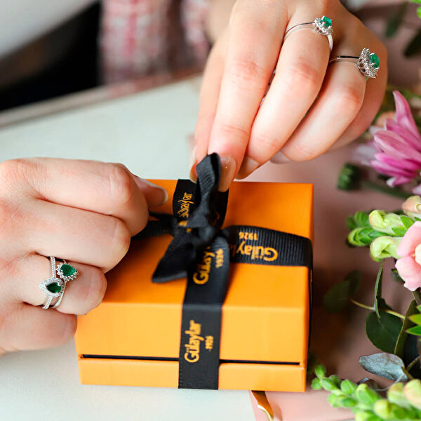 Partnerinizin Yüzük Ölçüsünü Gizlice Öğrenmenin 5 Yolu