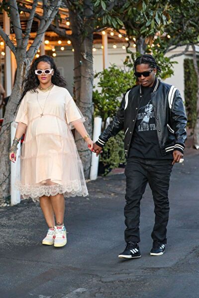 Rihanna Sofistike Hamilelik Stili Nasıldır? Bu Stili Tamamlayan Takı ve Aksesuarlar Nelerdir?