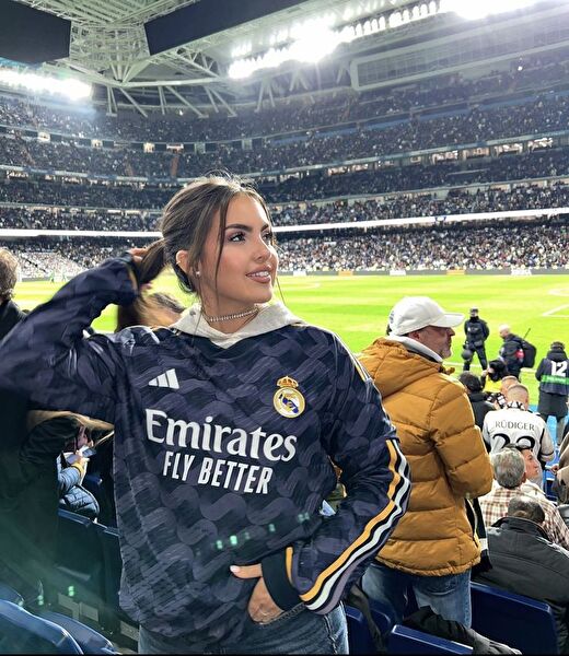 Futbol Maçında Spor Şık Görünüm için Takı Önerileri