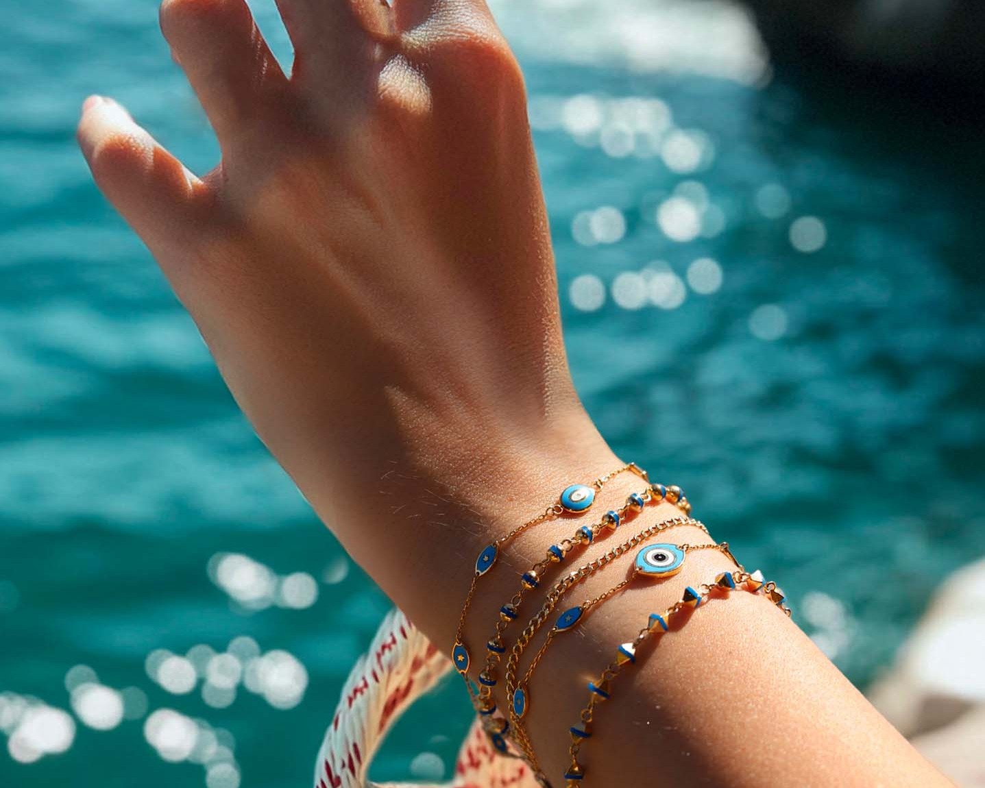 Mayo, Bikini ve Pareo Kombinlerini Altın Takılarla Tamamlayın